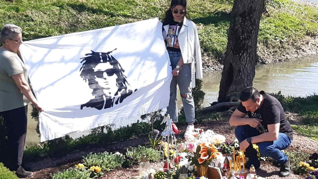 Roditelji i prijatelji položili cvijeće na petu godišnjicu ubistva Davida Dragičevića