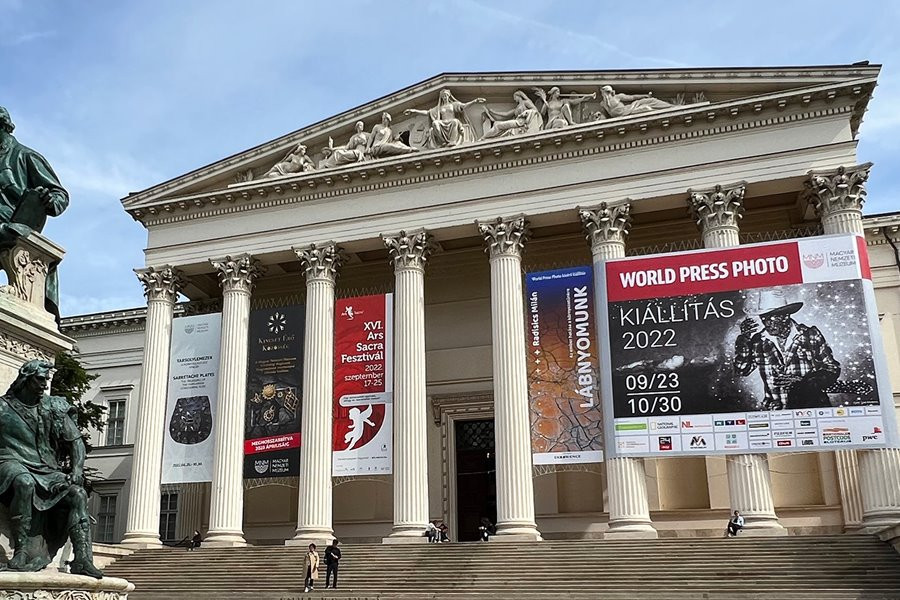 Mađarska zabranila maloljetnicima da posjete izložbu World Press Photo zbog LGBT sadržaja
