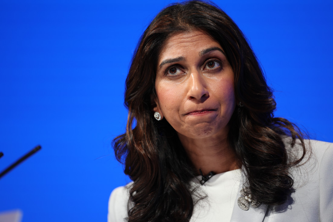 Nakon kontraverznih izjava: Sunak smijenio ministricu unutrašnjih poslova