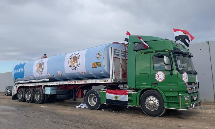 Cisterna sa gorivom ušla u Gazu prvi put od početka rata