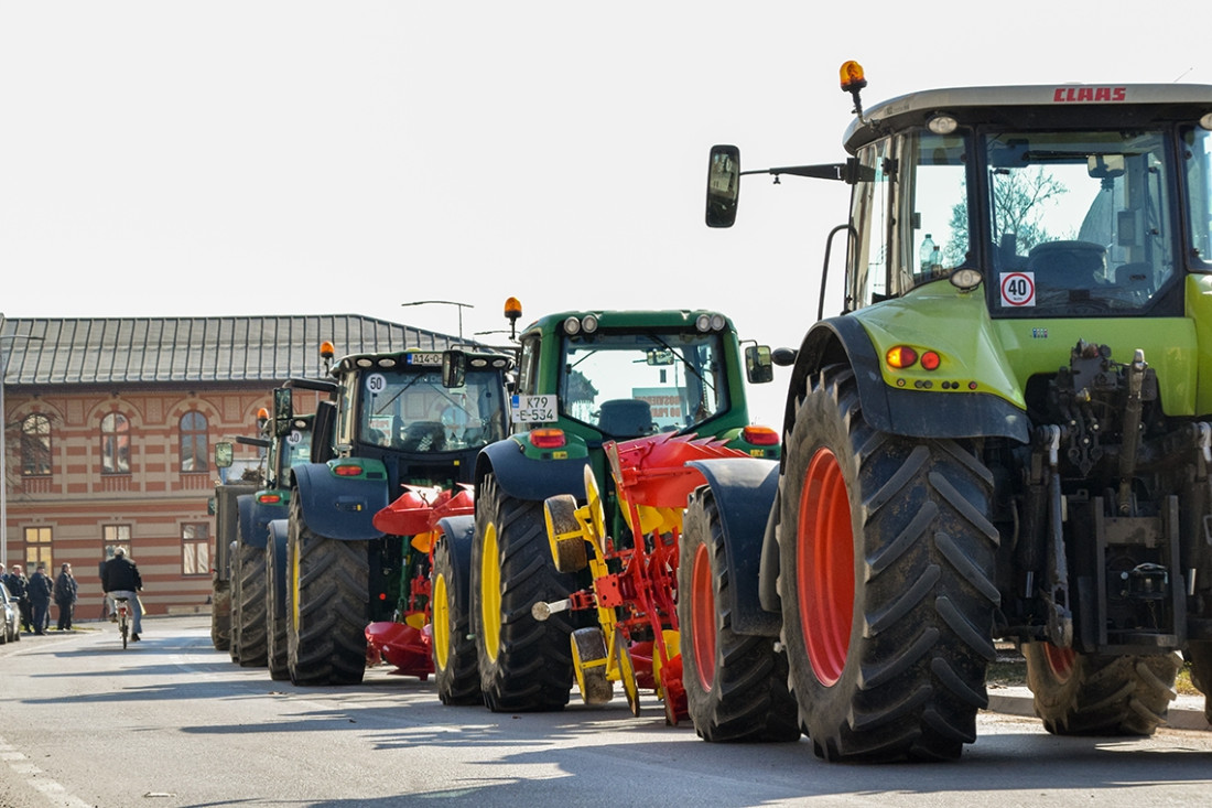 Odžački poljoprivrednici u znak prosvjeda ušli u parcele državnog zemljišta