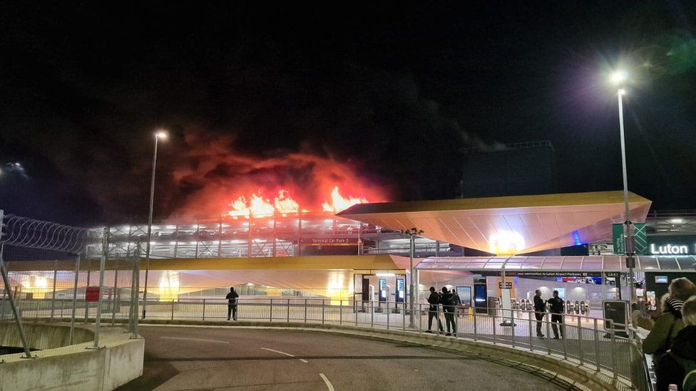 Požar na londonskom aerodromu Luton, pet osoba prebačeno u bolnice