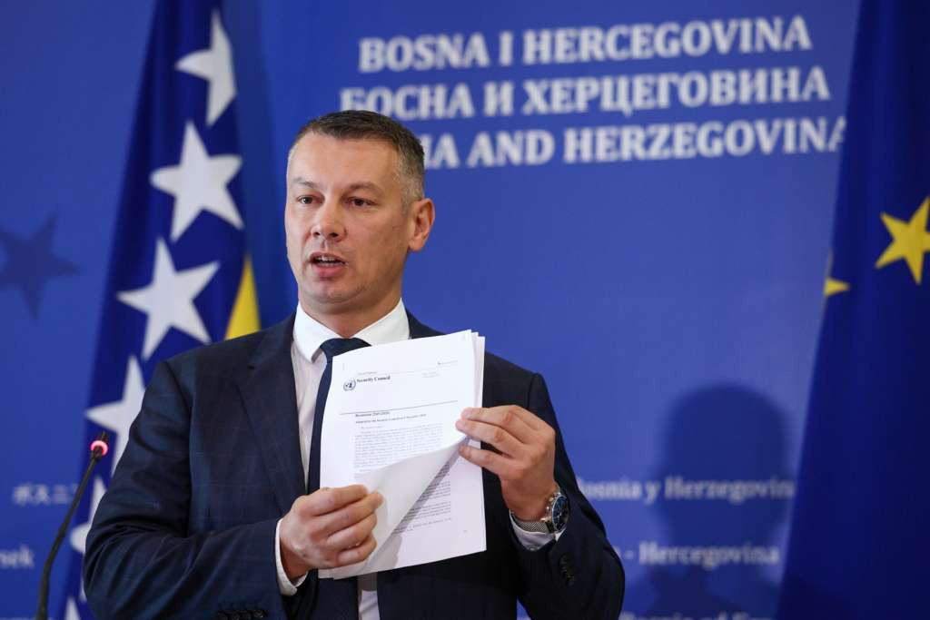 Nešić: Kad god je otišao pa se vratio u BiH, Schmidt je kršio zakone