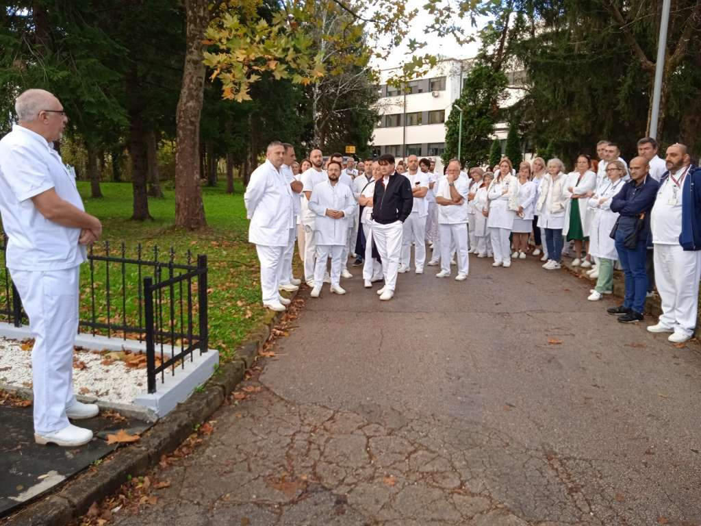 Ljekari u Kantonalnoj bolnici u Bihaću prvi danas održali štrajk upozorenja