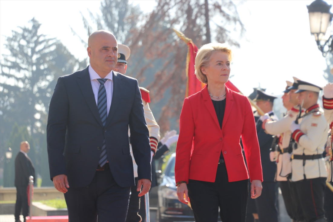 Von der Leyen se u Skoplju sastala s Kovačevskim, danas putuje i u Prištinu