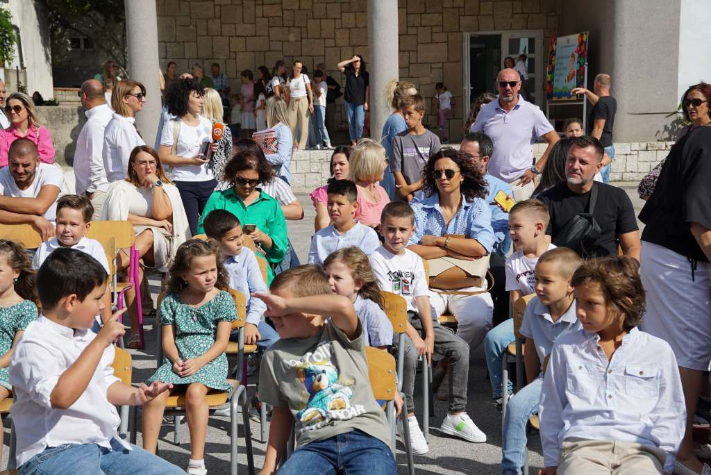 Počela nastava u HNK, u školskim klupama nešto više od 23 hiljade učenika 