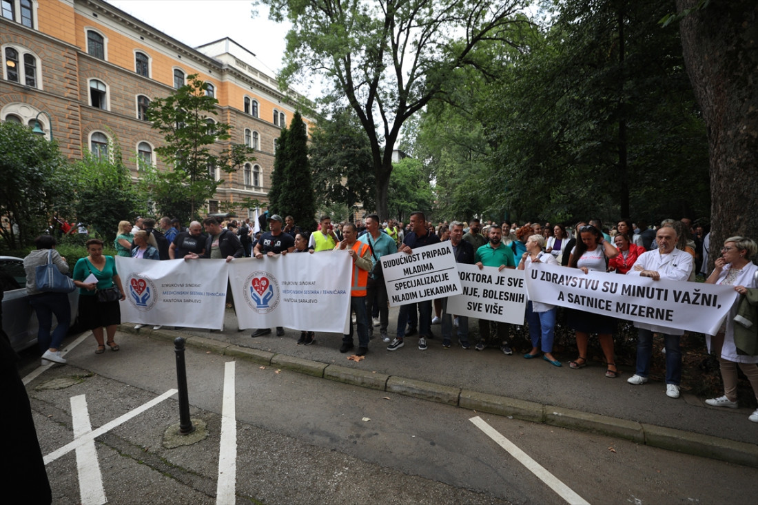 Zdravstveni radnici održali protest: Traže povećanje satnice