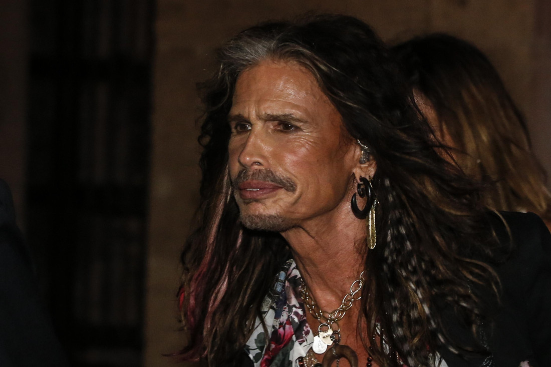 Steven Tyler iz Aerosmitha odgađa koncerte zbog krvarenja glasnih žica