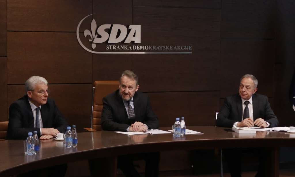 SDA poziva Komšića i Bećirovića da organizuju sastanak probosanskih političkih snaga