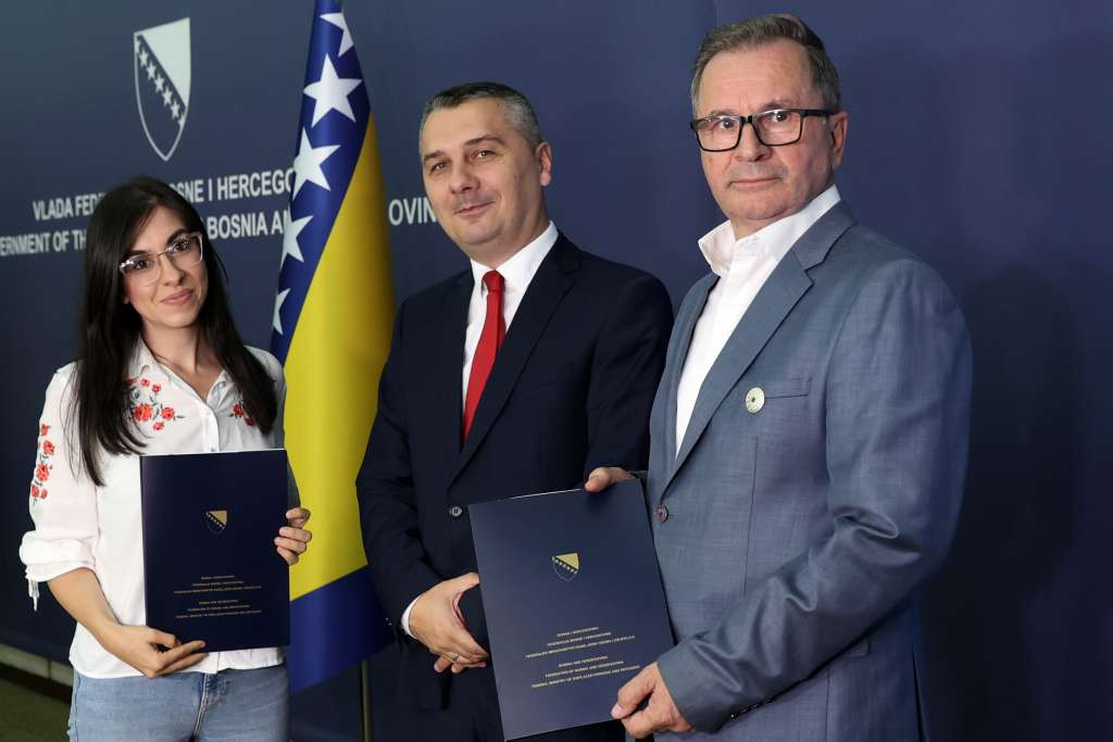 Dizdar potpisao ugovore za obavljanje pripravničkog staža za 40 povratnika