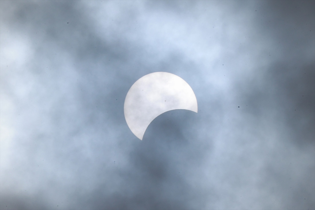 Hiljade Kanađana u blizini Nijagarinih vodopada posmatralo pomračenje Sunca