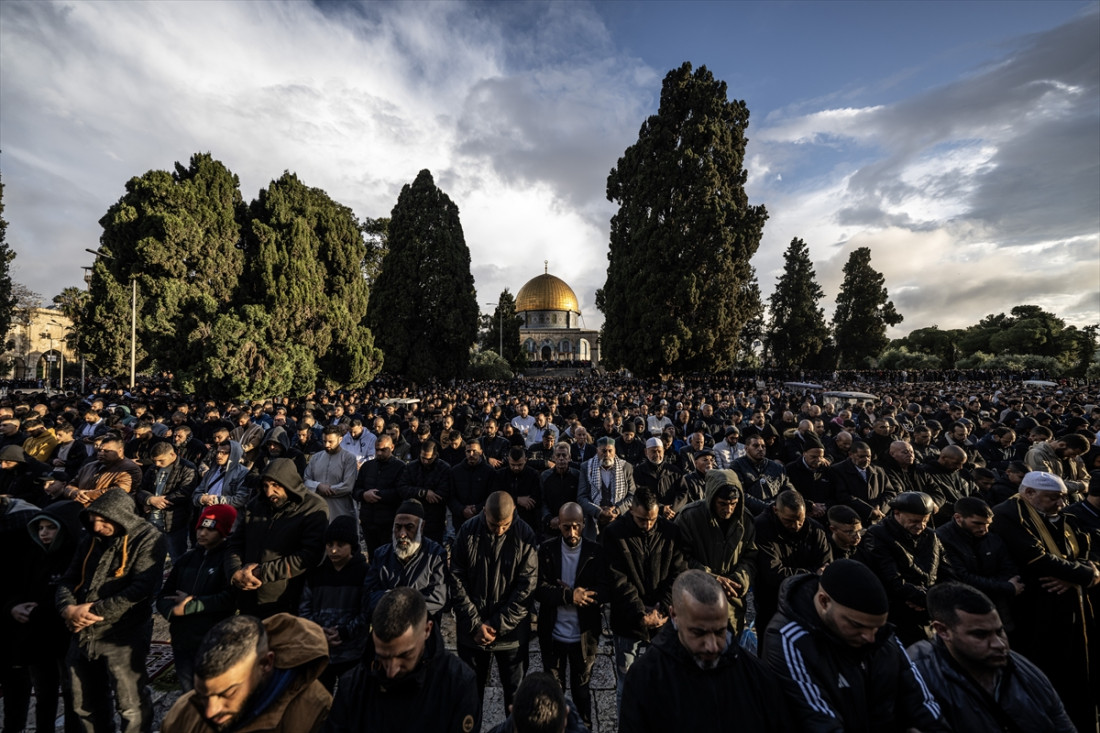 Uprkos restrikcijama bajram-namaz u Al-Aksi klanjalo više od 60.000 vjernika