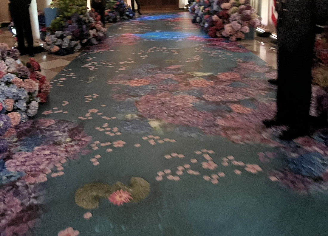 Gosti na Bidenovoj večeri umjesto crvenog tepiha ulaze preko ribnjaka