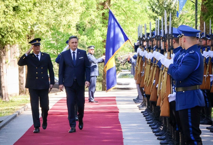 Bećirović: Oružane snage BiH jedina legalna vojna sila u našoj državi