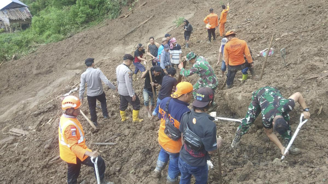 U klizištima na indonezijskom ostrvu Sulawesi poginulo 18 osoba