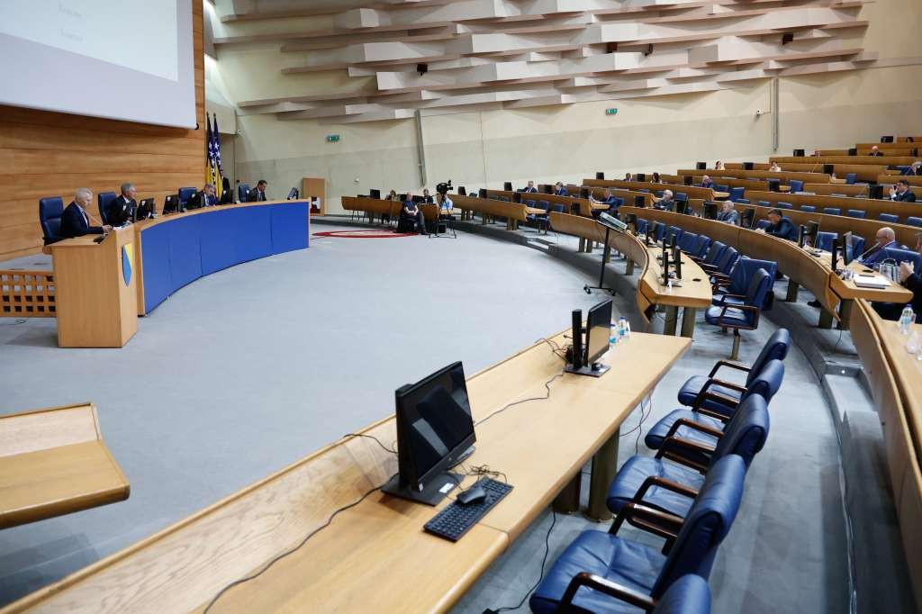 Rasprava u Parlamentu: Zaključci slični onima koje je usvojila NSRS
