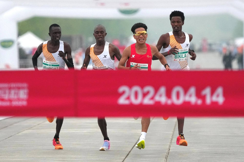 Kineskom atletičaru oduzeta pobjeda na polumaratonu u Pekingu
