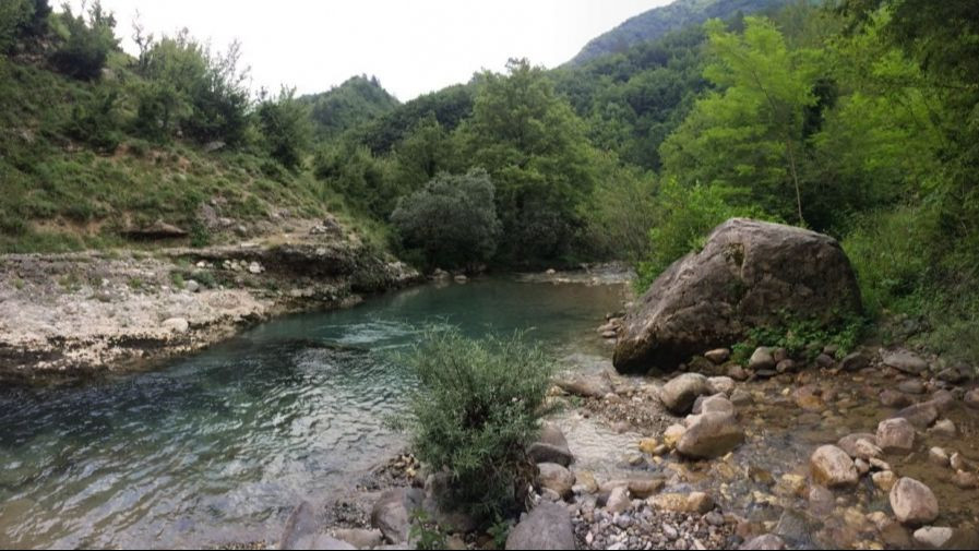 U koritu rijeke Doljanke pronađeno mrtvo tijelo muškarca