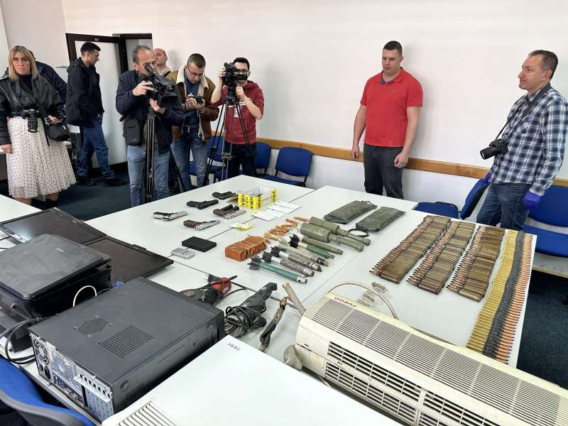 U pretresima u TK pronađena veća količina oružja i eksplozivnih sredstava