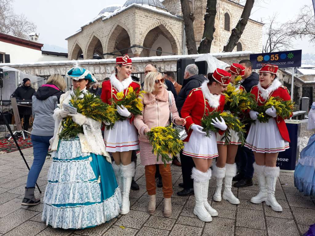 Sarajlije, gosti i turisti uživali u 'Prazniku mimoze' na Baščaršiji