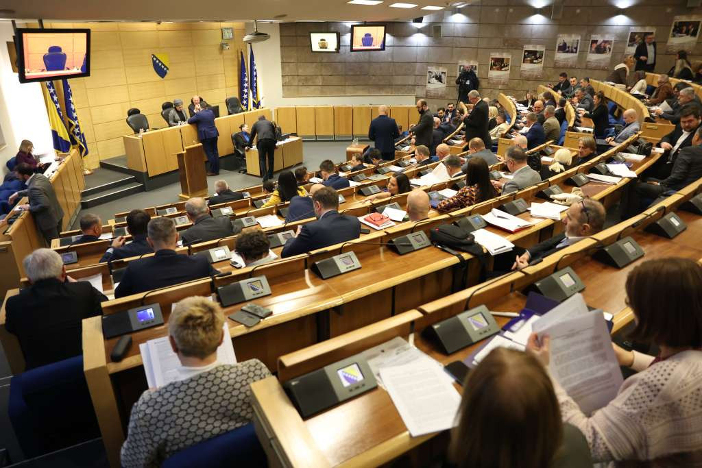 Budžet na dnevnom redu, opozicija osporava legalnost ponašanja većine