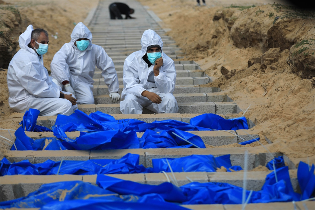 Tijela Palestinaca koje je Izrael predao, pokopana u masovnoj grobnici u Rafahu