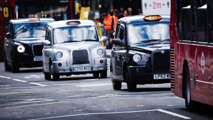Taksisti u Londonu pokrenuli tužbu protiv Ubera vrijednu 250 miliona funti