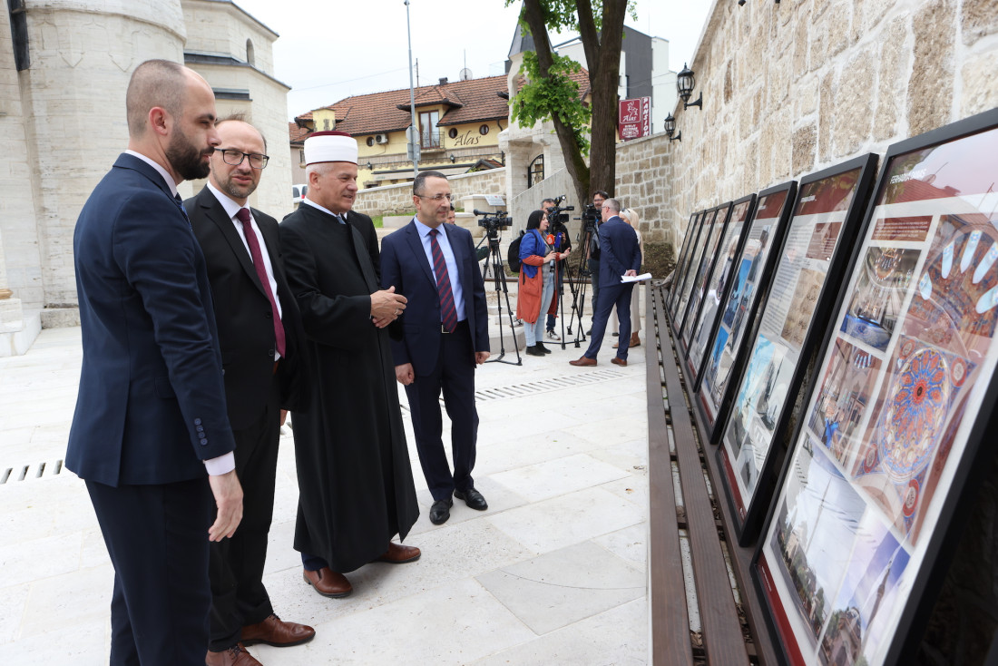 U haremu Arnaudija džamije otvorena izložba „Banjalučke džamije“