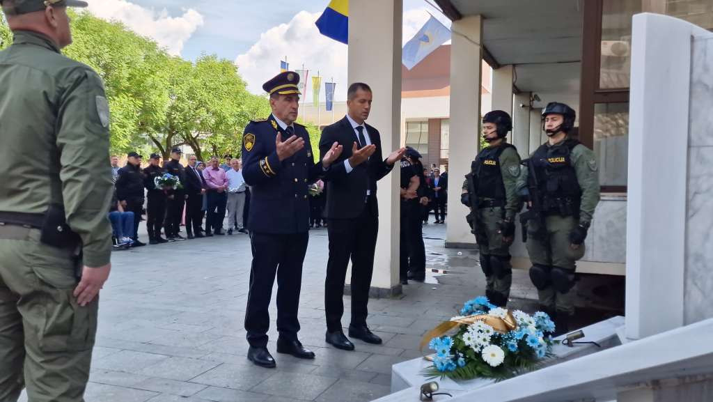 Dan policije ZDK: Vračo i Gazić odali počast poginulim policajcima u ratu