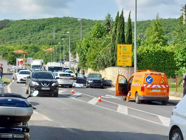 Nakon nesreće u kojoj su poginula četiri migranta policija traga za još jednim vozilom