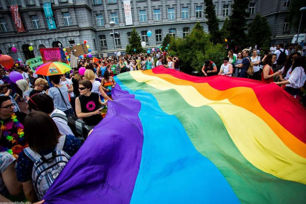 EU oštro osuđuje zakone kojima se kriminaliziraju sporazumni istospolni odnosi