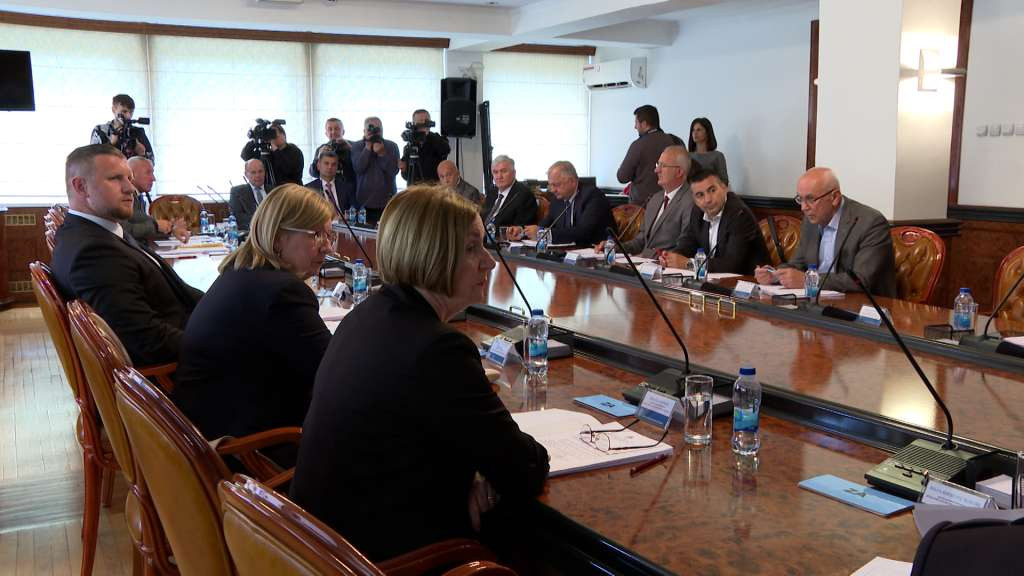 Vijeće naroda RS bez dogovora, veto Bošnjaka na Izborni zakon ostaje na snazi