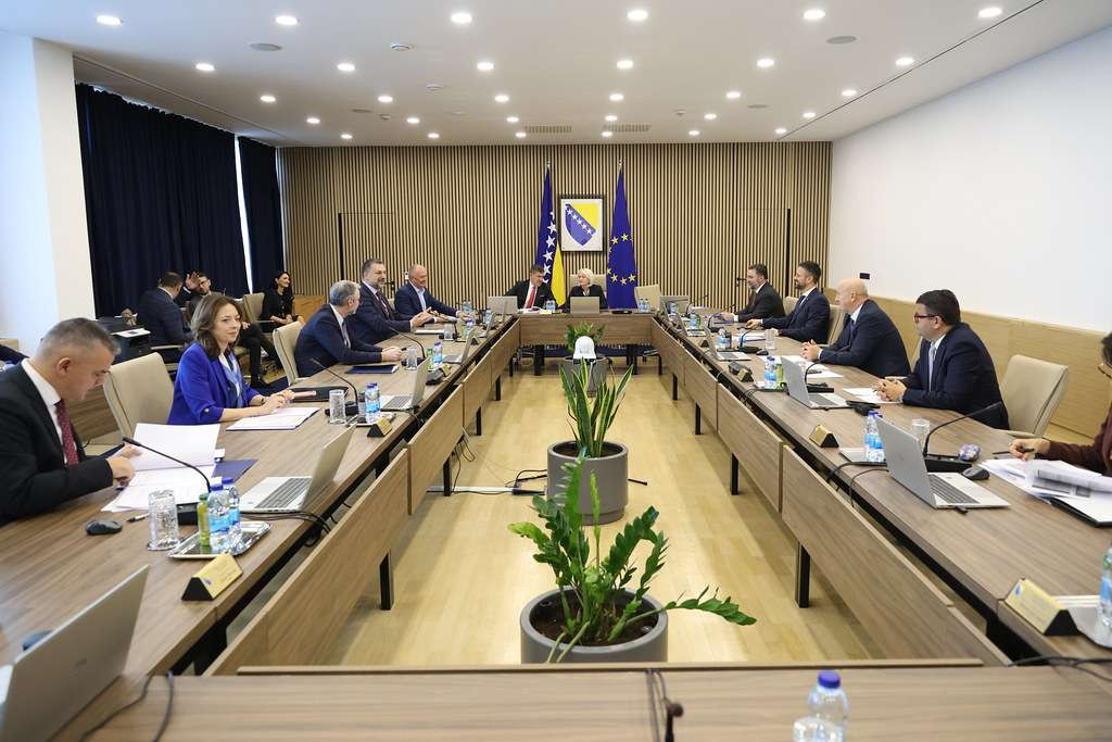 Vijeće ministara BiH odobrilo IDDEEA- i sredstva za registarske tablice i osobne dokumente