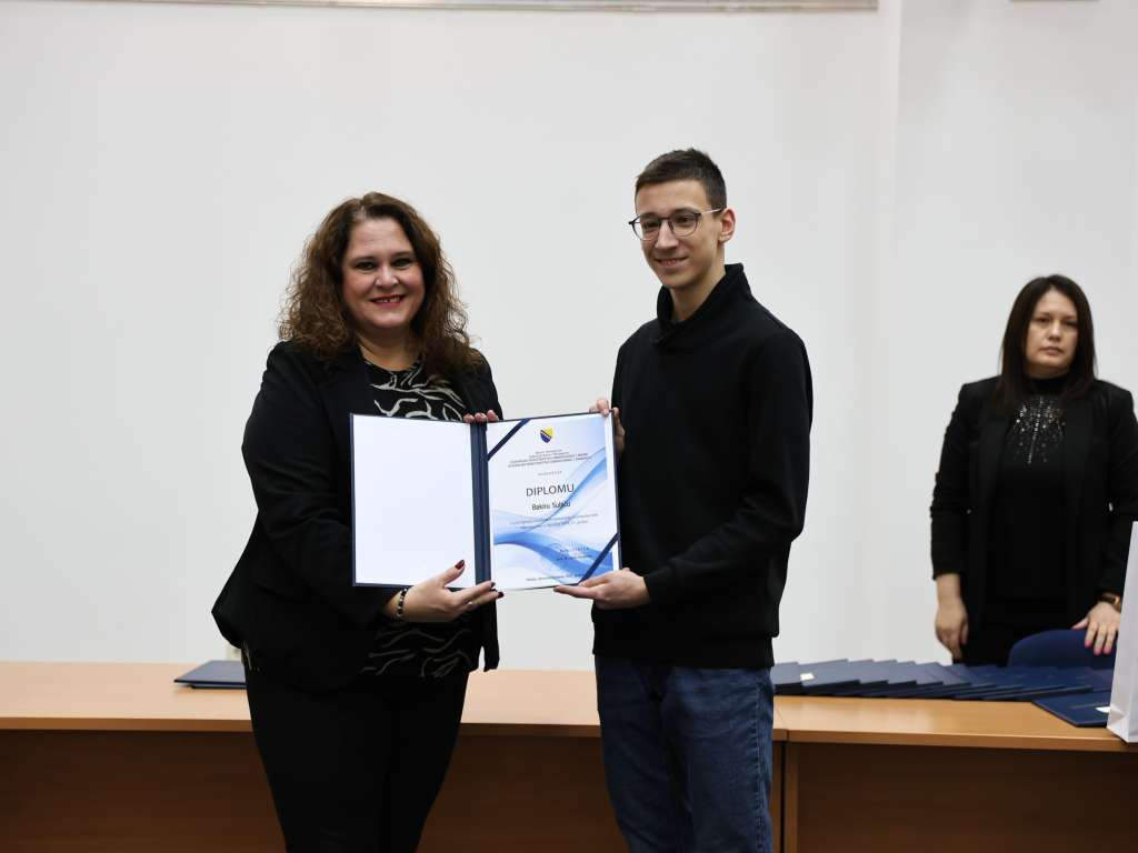 FMOZ: Nagrađena 54 najbolja učenika osnovnih i srednjih škola u FBiH