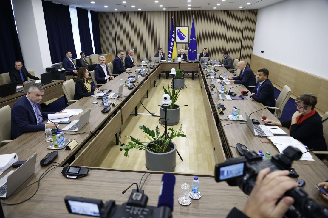 Umjesto o ključnim EU zakonima, Vijeće ministara raspravlja o vozačkim dozvolama Ujedinjenih Arapskih Emirata?