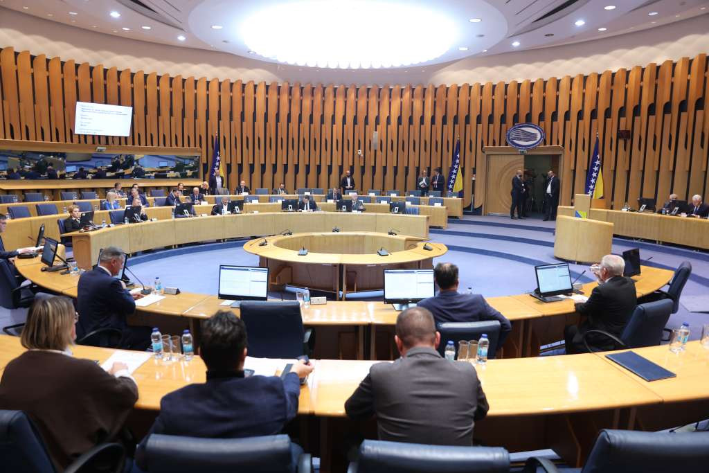 Nastavljena prekinuta sjednica Doma naroda: Fokus na Zakonu o službi u Oružanim snagama BiH