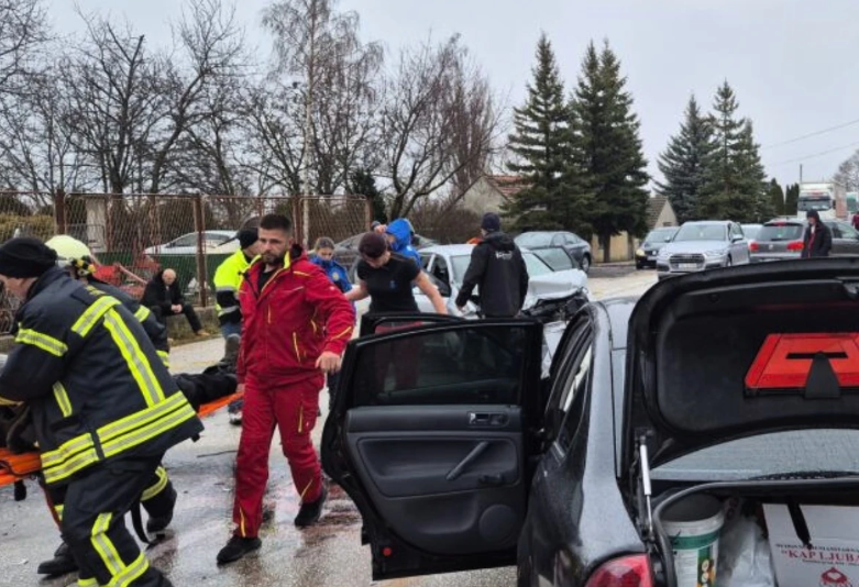 U prometnoj nezgodi kod Tomislavgrada ozlijeđeno šest osoba