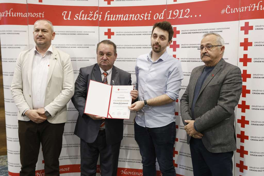 Volonterima Crvenog križa FBiH dodijeljena priznanja za doprinos i posvećenost u 2025. godini