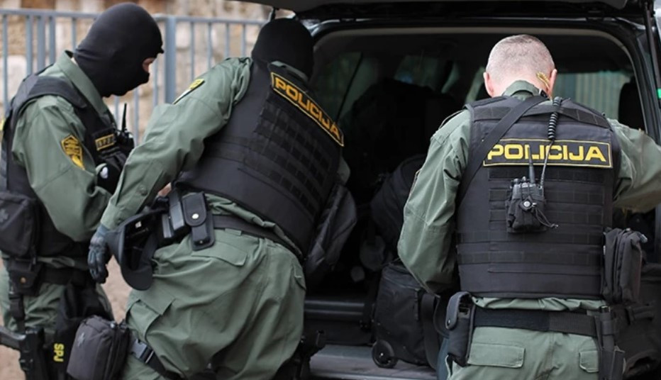 U Prebilovcima kod Čapljine uhićen muškarac zbog droge, oružja i streljiva