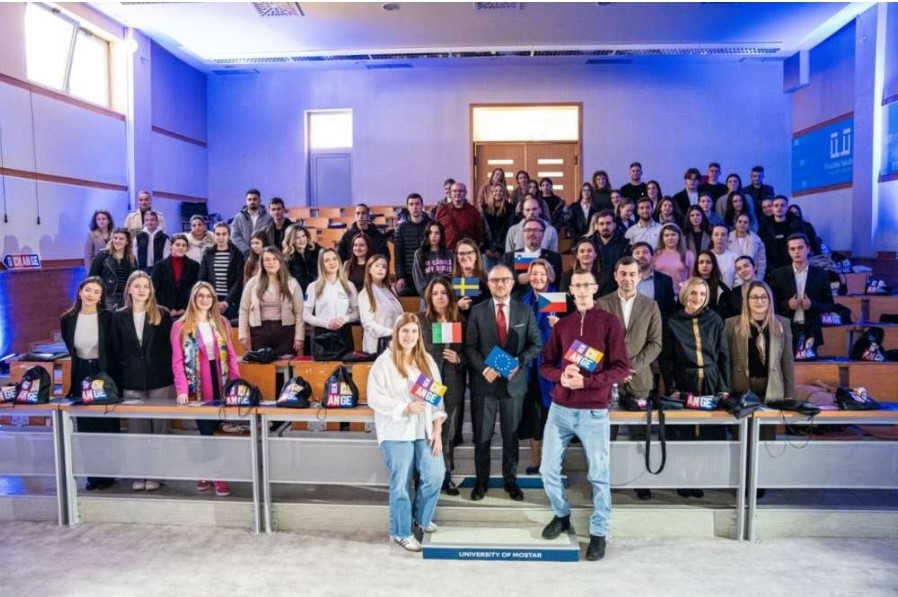 Veleposlanici zemalja članica EU-a s mostarskim studentima o klimatskim promjenama