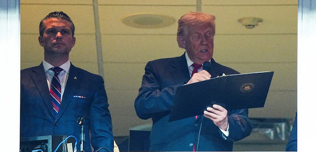 Trump na NFL utakmici: zvižduci, aplauzi i deset minuta TV prenosa