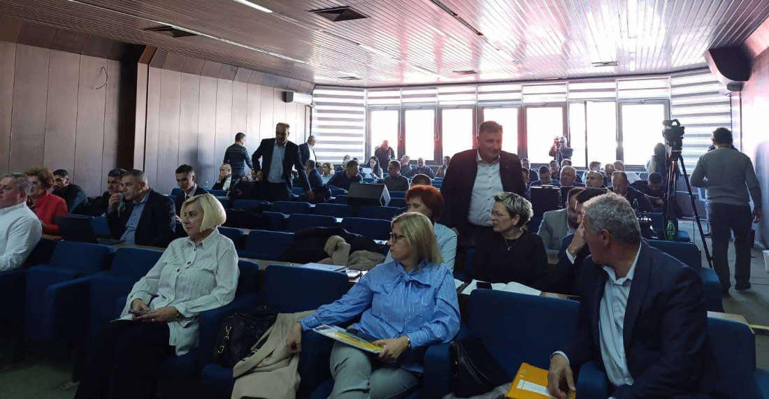 "Ne tražimo milostinju, nego posao": radnici Koksare ispred Gradske uprave čekaju odluku vijeća