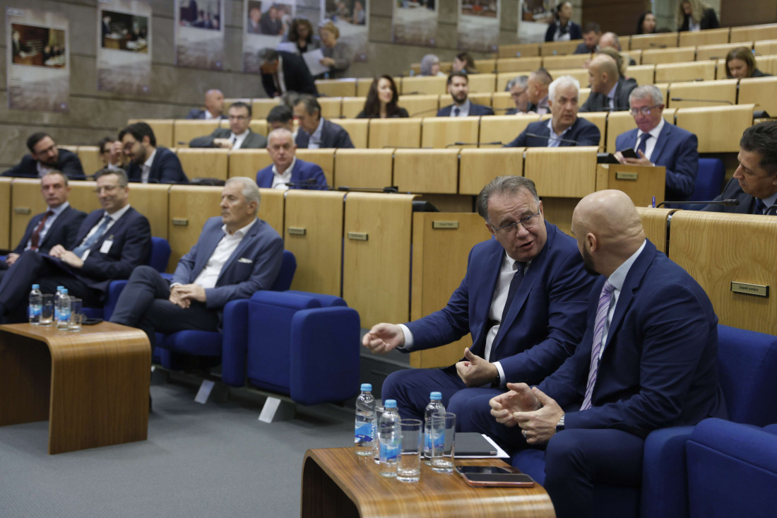 Navodne nelegalne radnje premijera: Dnevni red nije prošao – sjednica završena u napetoj atmosferi