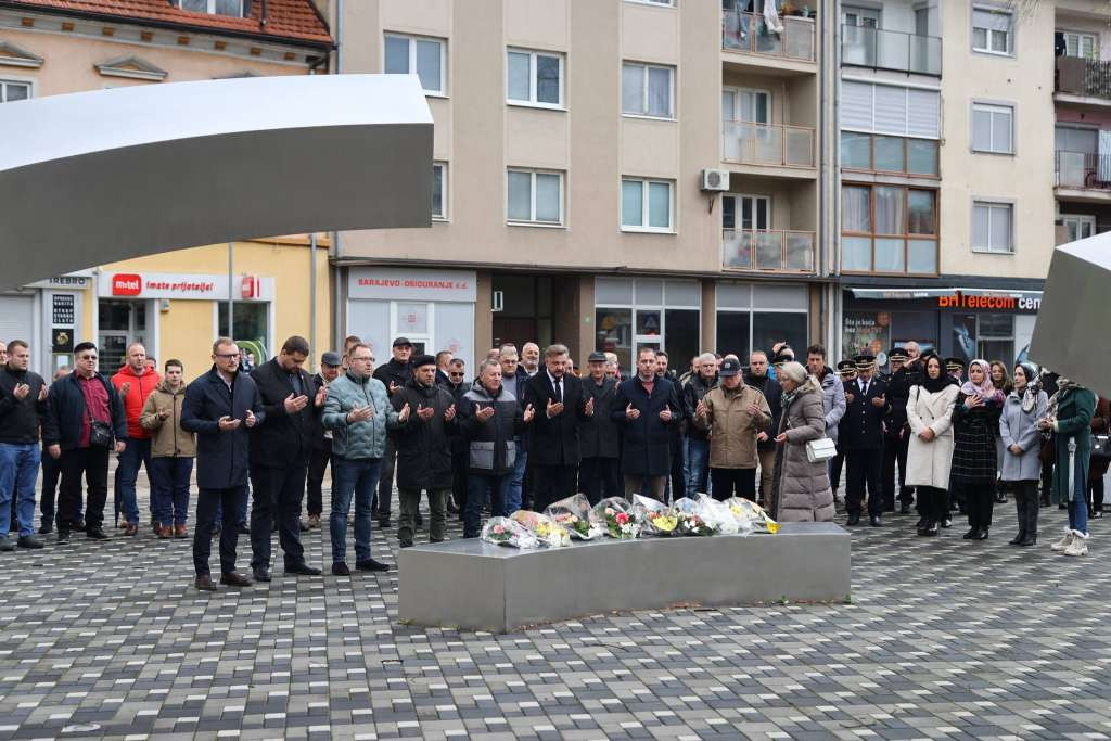 Bihać obilježio Dan državnosti: Delegacije odale počast braniocima i historiji BiH