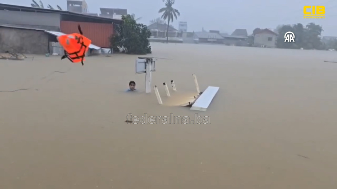 Poplave na jugu Tajlanda usmrtile 33 osobe, direktno pogođeno blizu milion porodica