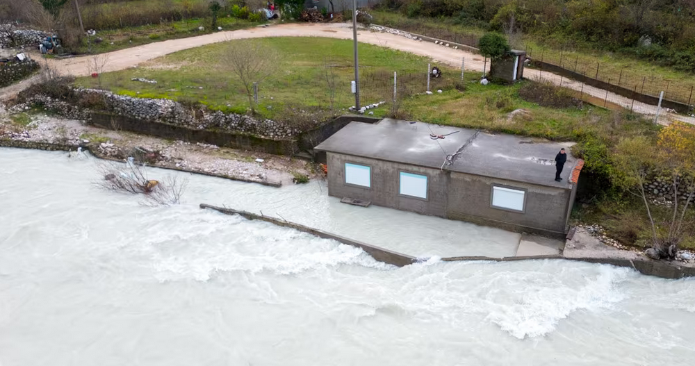Godinu dana obećanja, a ništa urađeno: Drežnica ponovo pod vodom i prijetnjom klizišta