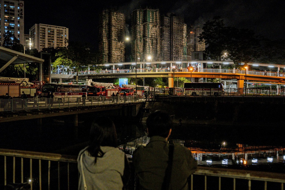 Najmanje 65 stradalih u požaru u stambenom kompleksu u Hong Kongu