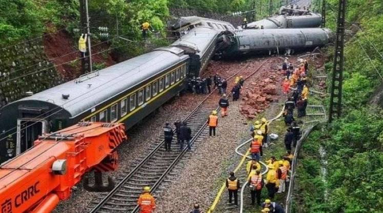 Voz udario grupu željezničkih radnika u Kini, 11 poginulih
