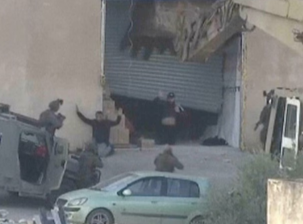 Izraelske snage snimljene kako ubijaju dvojicu Palestinaca nekoliko trenutaka nakon predaje