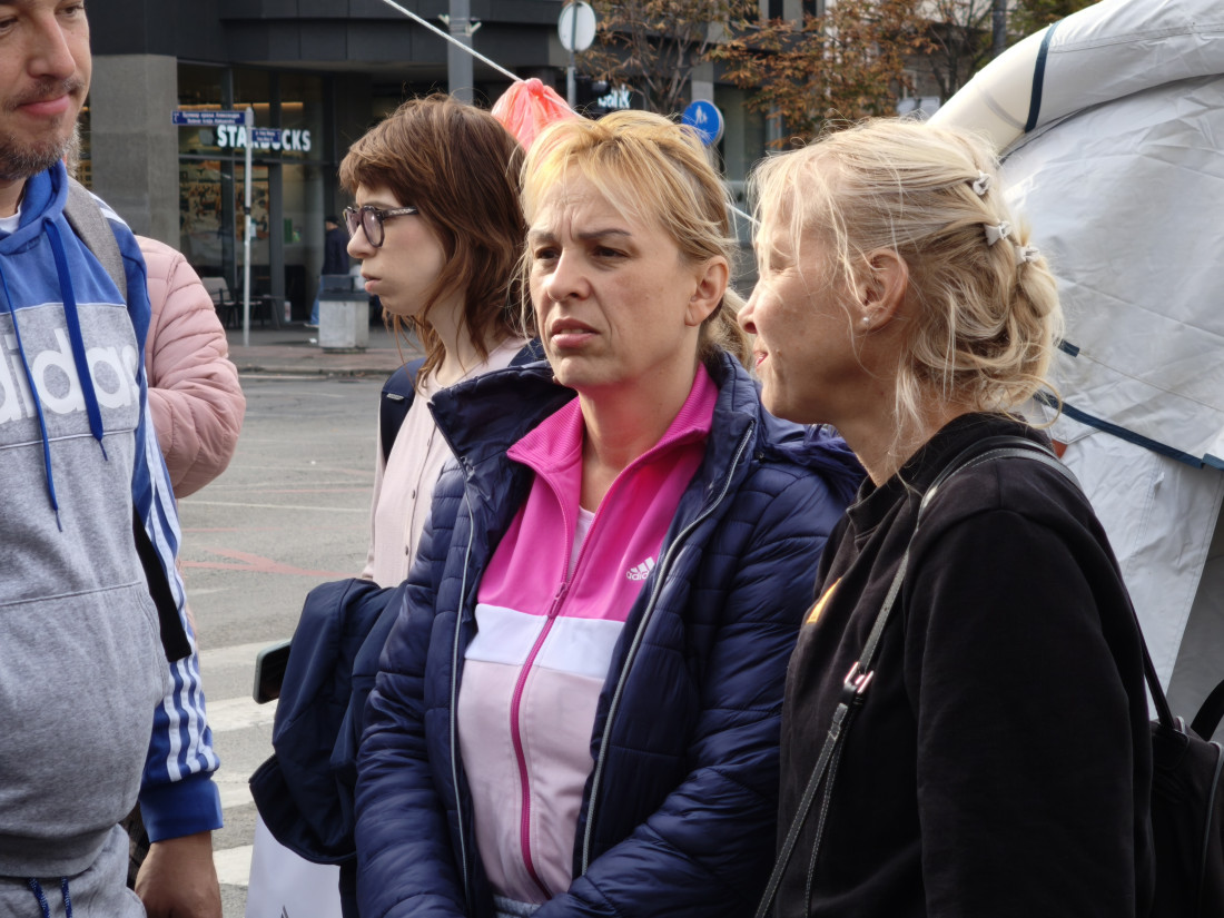 Majka stradalog u padu nadstrešnice nastavlja štrajk, Vučić kaže - vanjski utjecaj